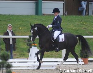 Jessica Krieg and Ghost. Trainer Stefanie Meyer-Biss watching in the back