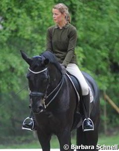 Stella Charlott Roth on Diva Royal: Riding without a helmet at a public show is not setting a good example for young children who came and watch this show to be inspired by these successful youth riders!!!!