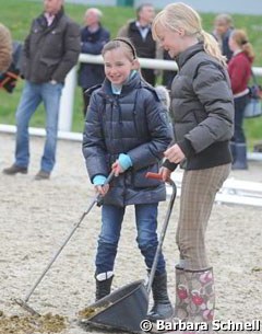 Semmieke Rothenberger and one of the Weychert kids as show helpers