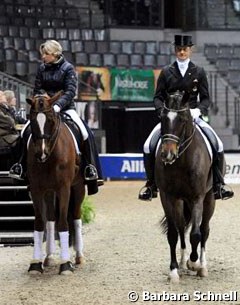 Nadine Capellmann schooling Girasol (by Gribaldi), the horse which has been called the "German answer to Totilas". Edward Gal and Sisther de Jeu passing by