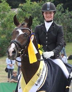 Snap Shot, who was originally discovered by Pferd24 and then sold to Norway, won the 2010 Hanoverian Young Horse Championships as a 4-year old