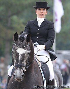 Estonian Dina Ellermann competed two horses in the 5-year old division. With the grey Danish warmblood Royal Pokemon (by Royal Diamond x Heslegards Louis) she finished 25th with 6.78