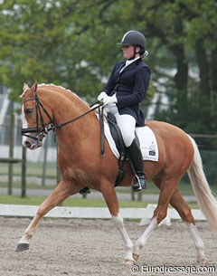 Shelby Spierenburg on Der Harlekin B