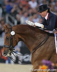 Fiona Bigwood gives Wie Atlantico a big pat at the end of the ride. Her Spanish music was a bit too busy for this elegant horse. Maybe something more refined for the 2011 European Championships?