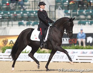 The second Italian individual rider was eventing rider Susanne Bordone on Dark Surprise. Beautiful extended trot but poor piaffe. They got stuck at 64.340% (52nd)