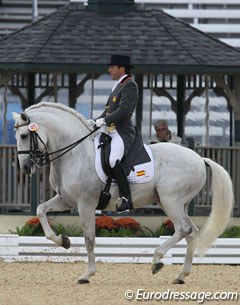 Spanish Claudia Castilla Ruiz and the PRE stallion Jade de MV showed a textbook piaffe. Mistakes in the zig zag pushed the score down to 67.319. The judge at B gave him 65%, the one at M 70%