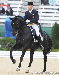 Belgian Jeroen Devroe expected more of the Games. Depsite a delicate test, the horse lacked engagement in the passage. With 67.532% they were the highest ranked rider to miss out on the Grand Prix Special. Bummer
