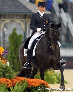Belgian Claudia Fassaert went to WEG because a Belgian eventing horse got lame which opened a spot on the plane. Her Donnerfee has only been doing the GP for 5 months and got a more than decent 66.255%