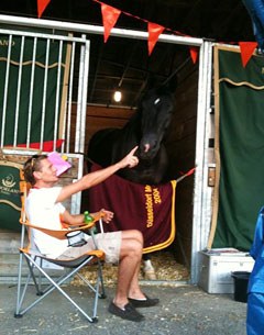 Edward Gal relaxing in front of Totilas' stall