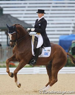 Is Finnish Emma Kanerva taking over the torch from Kyra Kyrklund. The individual rider had an excellent ride with super elevation in the trot. The collected trot was medium trot though and in the piaffe the horse barely had any sit. They got 68.851