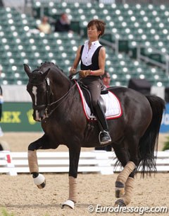 Japanese Yuko Kitai rides with style: great shirt, Louis Vuitton belt!