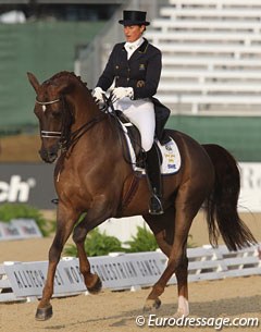 There were quite a few riders who were unable to perform at their level. Certainly one of them was Tinne Vilhelmson on Favourit. Her horse refused in all three piaffes. Too bad, she normally scores in the low seventies.