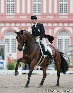 Hungarian Robert Acs on Weinzauber