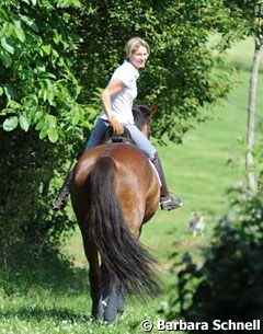 After their ride Nadine and Girasol go for a stroll