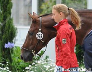 Fabienne Lutkemeier handwalking D'Agostino