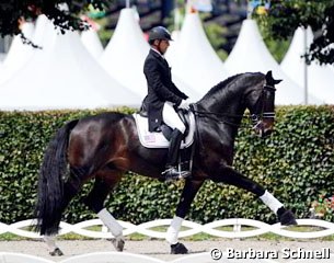 Steffen Peters warming up Ravel :: Photo © Barbara Schnell