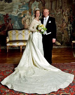 A wedding portrait of HRH Nathalie Zu Saeyn-Wittgenstein and Alexander Johannsmann :: Photo © Karl Koenig