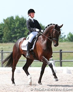 Nynne Ebbenaes and Gorklintgaards San Tiago in 2011 :: Photo © Ridehesten