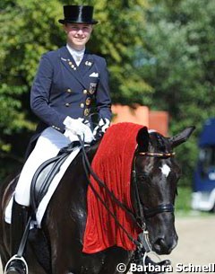 Sanneke Rothenberger and Deveraux cool off after winning the kur to music on Sunday