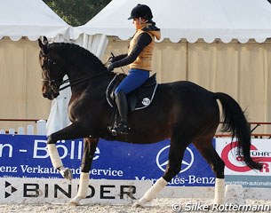 Vivien Niemann schooling Sill Jander