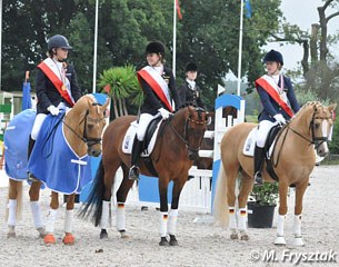 The kur medalists: Dana van Lierop, Lena Charlotte Walterscheidt, Jessica Krieg