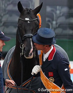 Carl Hester kissing Uthopia after winning team gold at the 2011 European Championships :: Photo © Astrid Appels