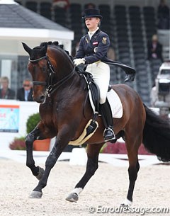 Victoria Max-Theurer on Augustin. What a fantastic horse and it didn't even show a third of his potential. The trot extensions were non existent and the ride was quite lethargic. Step it up, if you want to score 80%!