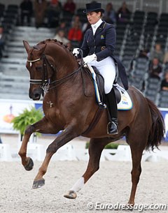 Swedish Tinne Vilhelmson on Favourit. Gorgeous pair but the Rhinelander gelding still gets stressed in the piaffe. Vilhelmson is such an amazing, graceful and elegant rider