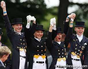 The German young riders in jubilation: gold!