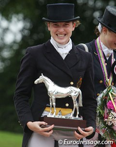 Belgian Tahnee Waelkens won a special award for young rider with the best seat and aids. She didn't expect it. "I was eating a pancake when they told me to attend the prize giving ceremony for an award," she joked.