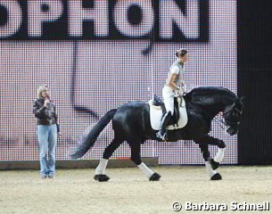 Susanne Miesner and Jessica Süss (with Zorro) did a clinic on how to train a Friesian the classical way. Where's your helmet Jessica???!!!
