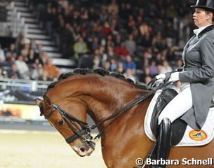 Hearing the shutters click way, Anky van Grunsven told the photographers that "I don't mind if you take pictures while I have him low, but please also take pictues when he's nicely up".