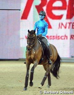 For the pony kids, the "Golden Kids Cup" is a much-coveted trophy. This year, Lena Walterscheidt won it on Lord Champion, dressed up like a character from Avatar