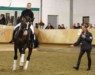 Hans Riegler helping Vanessa Kellermann on Polarzauber at a clinic