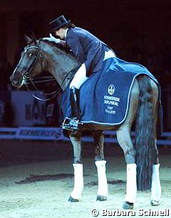 Carola Koppelmann and Desperado OLD win the 2011 Nurnberger Burgpokal Finals :: Photo © Barbara Schnell