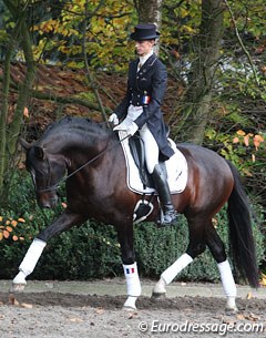 Alizee Froment warming up Mistral outside before her demo