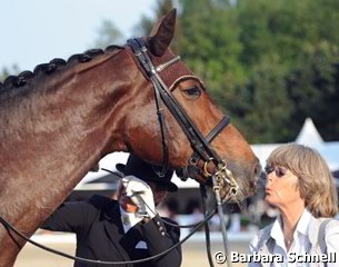 Gabriele Kippert kisses her Forward Looking