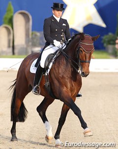 Dorothee Schneider and Forward Looking win the 2011 Hagen Tesch Inkasso Cup Qualifier :: Photo © Astrid Appels