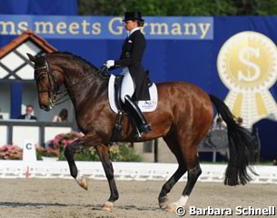 Dorothee Schneider and Forward Looking won the upcoming Grand Prix horse class