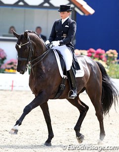 Dorothee Schneider on Whizzkid (by Welt Hit II x Andrew)