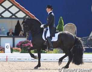 Belgian Marc Peter Spahn on the Friesian Cas (by Adel)