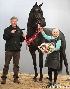 Jørgen Steen Jensen and Bente with 2011 Danish Licensing Champion ERA Dancing Hit :: Photo © Ridehesten.com