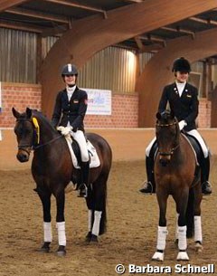Joline Thuning and Lena Charlotte Walterscheidt won the 2011 Rhinelander Pony Talent Search in Hunxe :: Photo © Barbara Schnell