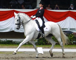 Bronze medal winning Pakinee Pantapa on Tayutin