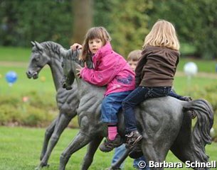 Kids playing on the bronze statues in the garden of Ann Kathrin Linsenhoff's Schafhof