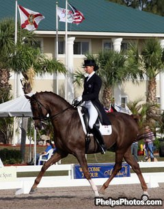 Yvonne Losos de Muniz on Dondolo Las Marismas :: Photo © Mary Phelps