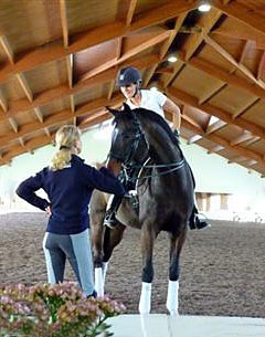 Anne Gribbons helps Sharon McCusker on Wrigley :: Photo © Eva Salomon