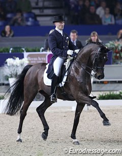 Belgian Jeroen Devroe and Apollo van het Vijverhof were well on their way to score 72% but at the end of the canter tour, the dark bay gelding spooked in the corner at K and the score dropped to 69.787%. Pity