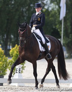 Eline de Coninck on Don Warohn