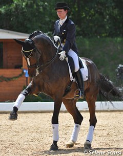 Anna Merveldt's Coryolano was quite nervous during the award ceremony. Check out the Spanish walk he involuntarily performed!